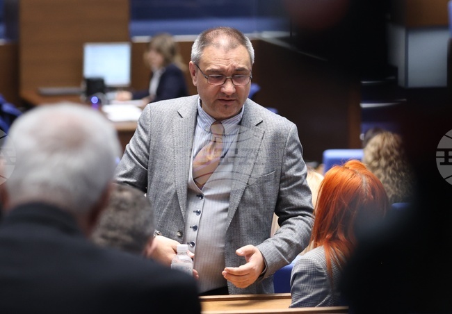 Парламентът обсъжда кандидатурите за председател и четирима членове на Фискалния съвет