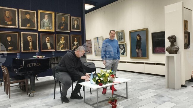 Илия Михайлов представи първата си поетична книга "Лично" в Пазарджик