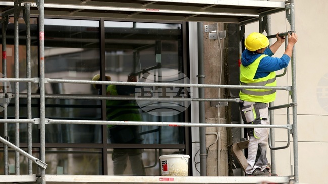 За първото тримесечие са установени над 1000 нарушения на трудовото законодателство, спрени са десет производства и съоръжения, съобщиха от ГИТ 