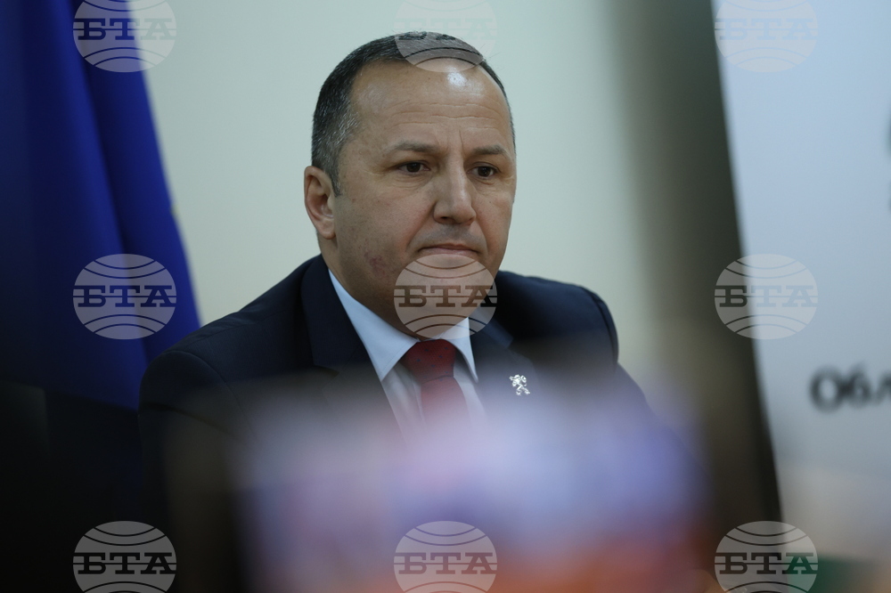 Благоевград - Георги Динев - Методи Байкушев - договор - пресконференция