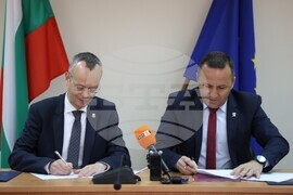 Благоевград - Георги Динев - Методи Байкушев - договор - пресконференция