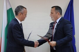 Благоевград - Георги Динев - Методи Байкушев - договор - пресконференция