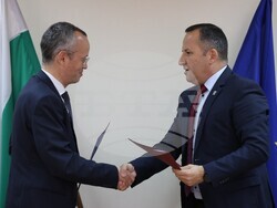 Благоевград - Георги Динев - Методи Байкушев - договор - пресконференция