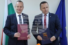 Благоевград - Георги Динев - Методи Байкушев - договор - пресконференция