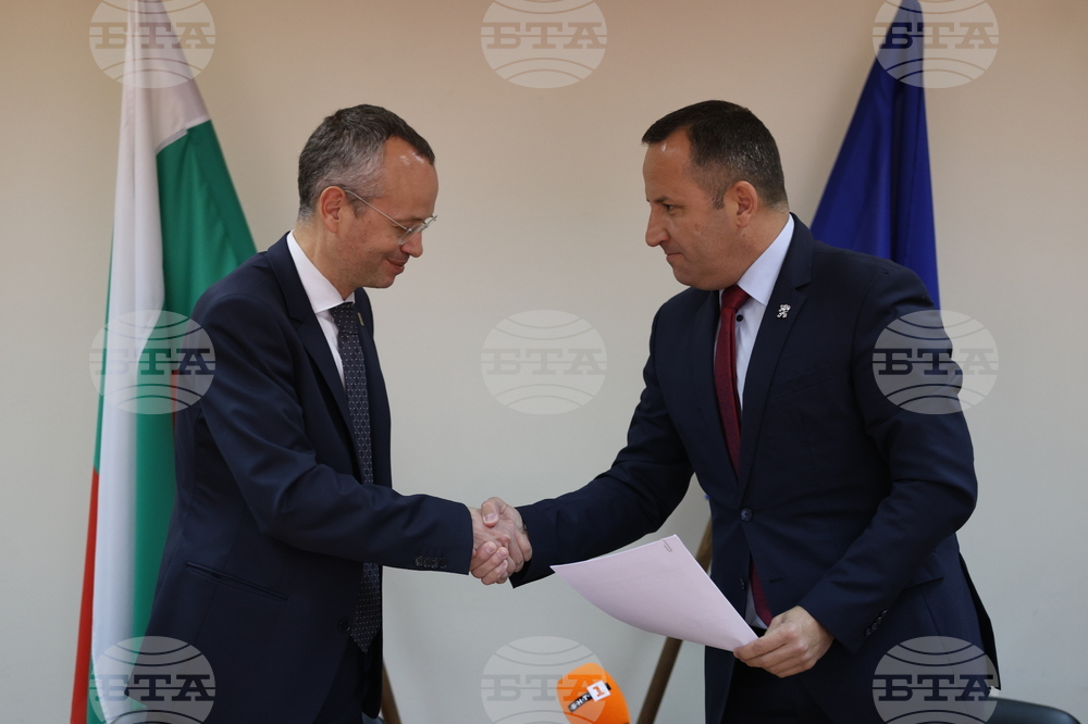 Благоевград - Георги Динев - Методи Байкушев - договор - пресконференция