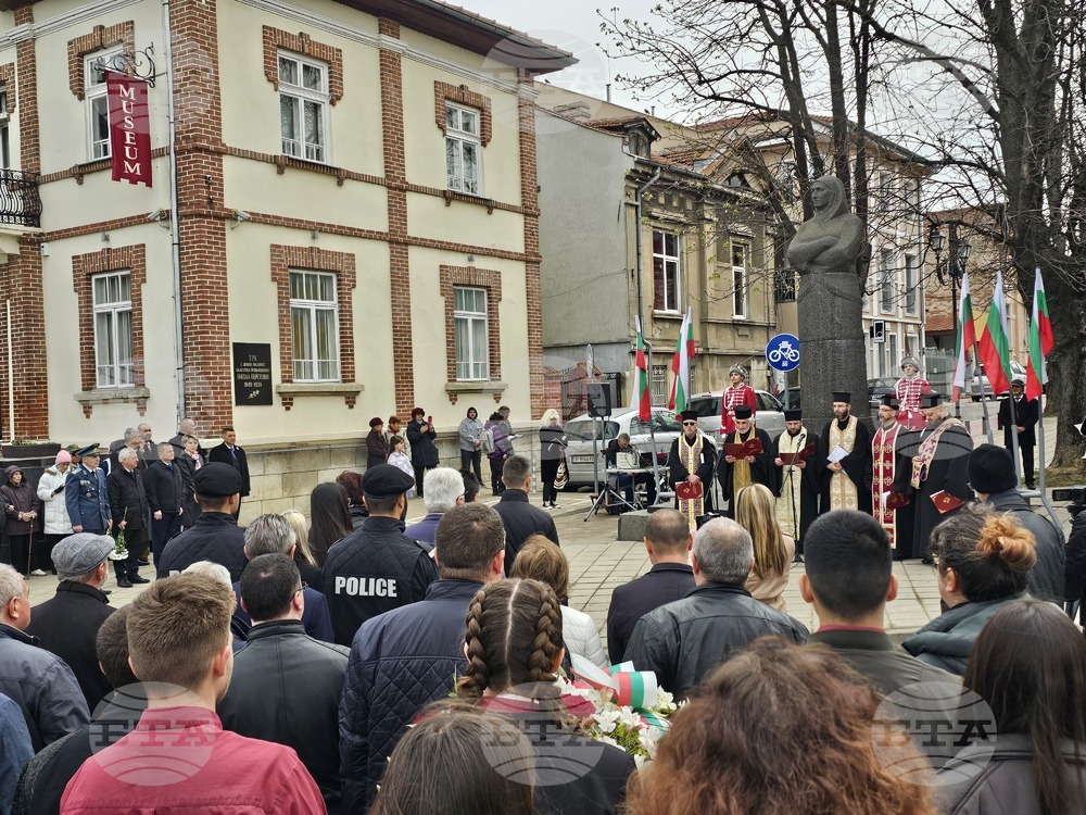 Русенци почетоха паметта на Баба Тонка с официална церемония