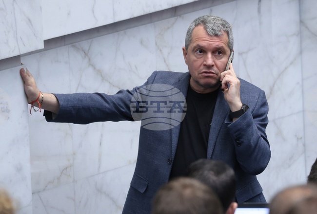 Опозицията има право да се упражнява с вотове на недоверие, които са безсмислени в момента, коментира Тошко Йорданов 