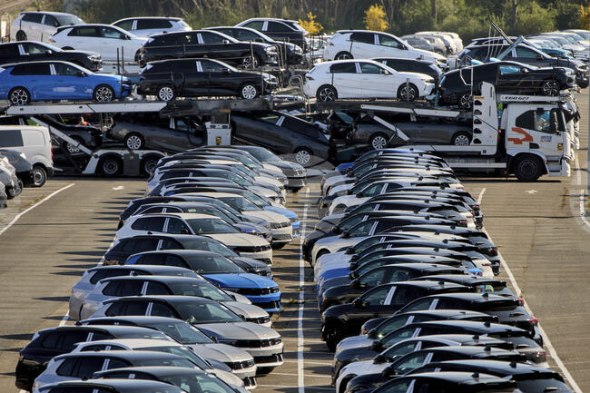 Още близо 100 000 работни места в германската автомобилна индустрия може да изчезнат до 2030 г., показва ново изследване 