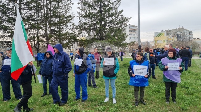 За незабавно изплащане на заплати и яснота за бъдещето на дружеството настояват с декларация работници на „ТЕРЕМ – Хан Крум“ – Търговище