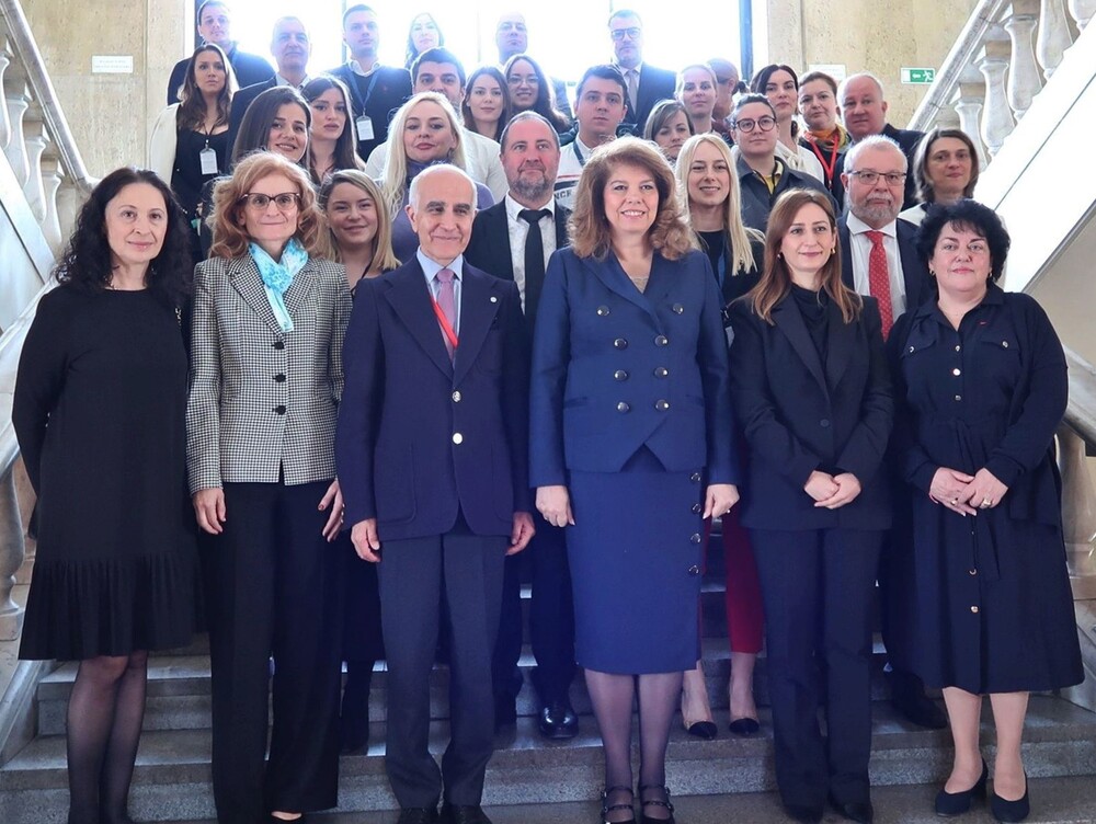 Вицепрезидентът: Лидерът мисли няколко хода напред и умее да предвижда бъдещи предизвикателства