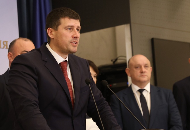 Видяхме, че това правителство вече на сто процента зависи от Делян Пеевски, каза лидерът на „Величие“ Ивелин Михайлов