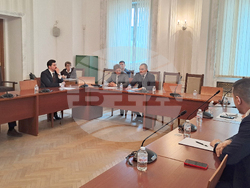 Парламент - постоянно действаща подкомисия