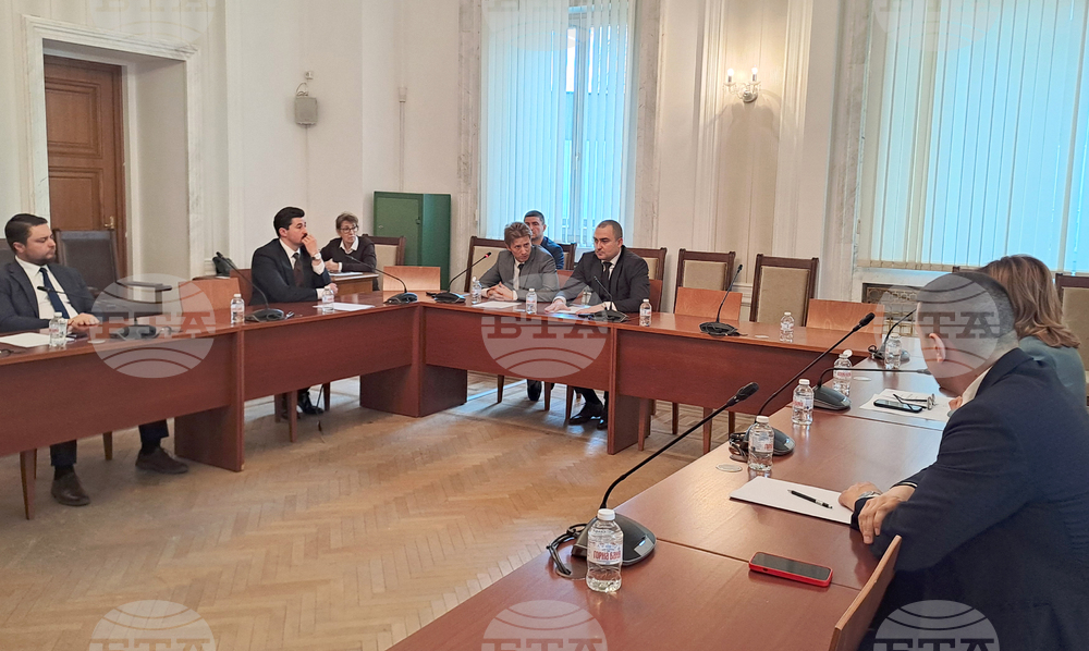 Парламент - постоянно действаща подкомисия