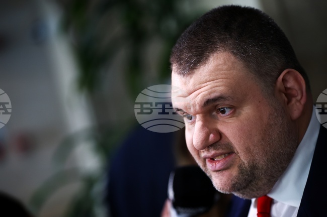 Правителството няма да се разпадне от последните събития в "Алианса за права и свободи", каза лидерът на "ДПС-Ново начало" Делян Пеевски