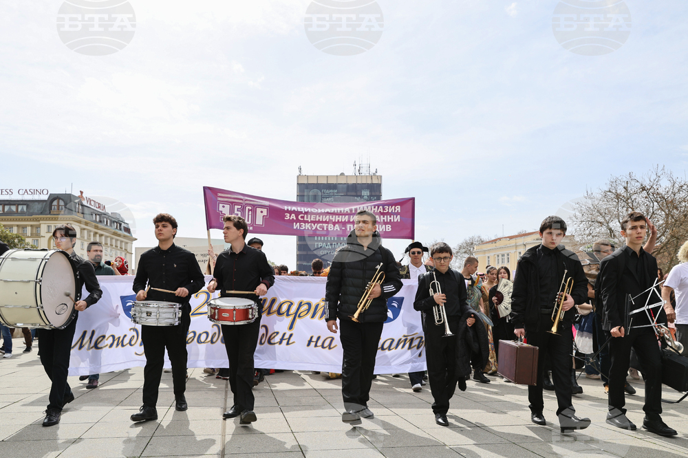 Пловдив - Международния ден на театъра - театрално шествие