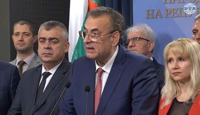 „Демокрация, права и свободи“ – ДПС събира колективните органи във вторник, за да реши дали ще оттегли подкрепата си за кабинета