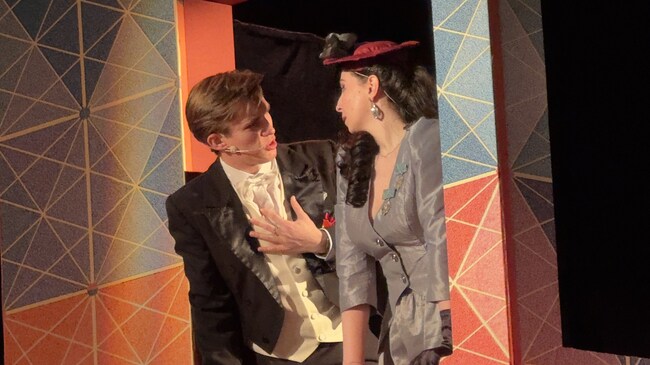 Валентин Ганев за „Веселата вдовица“ в Музикалния театър: Поднасяме оперетата на Лехар с щипка сюрреализъм