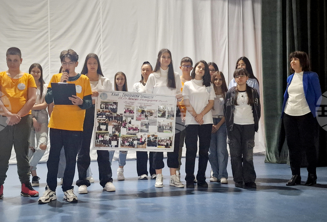 Ученици от Хасково участваха в инициативата „Празник на Европейските ценности“, организирана от Фондация „Хало“ по европейски проект