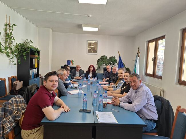 Общинският съвет в Лъки възложи на кмета на града да проведе обществена поръчка за превоз на пътници по утвърдена транспортна схема