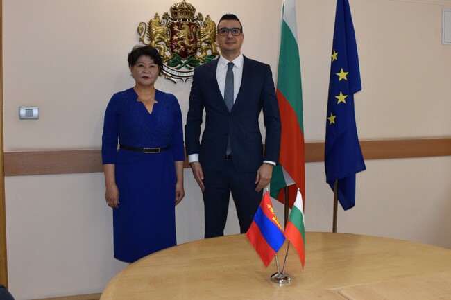 Bulgaria’s Economy Minister, Mongolia’s Ambassador Discuss Opportunities for Expanding Economic Cooperation