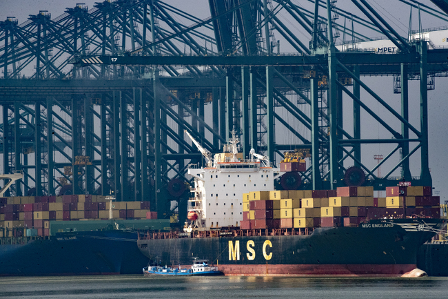 Белга: Новите митнически заплахи на Тръмп предизвикват скок в дейността на пристанището в Антверпен