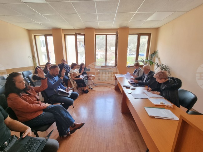 Община Трън ще кандидатства за реконструкция и рехабилитация на общински път