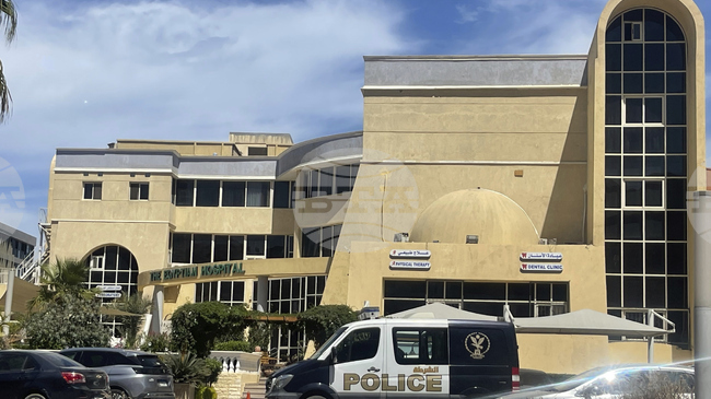 Двадесет и осем души са спасени при потъването на туристическо корабче край египетски курорт