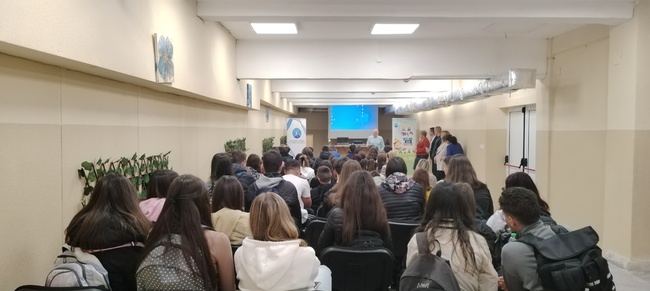Кампания на Държавната агенция за закрила на детето: Ученици и лекари от Враца и Монтана обсъдиха вредата от употребата на вейп, райски газ и „дизайнерски дроги“