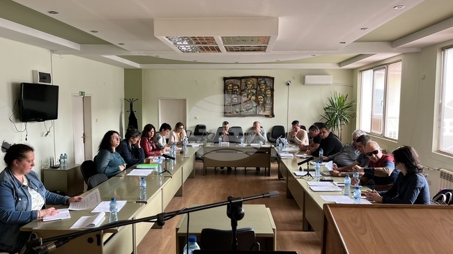 Обстановката в Априлци през 2025 г. е била динамична, но спокойна, отчете началникът на местния полицейския участък пред Общинския съвет
