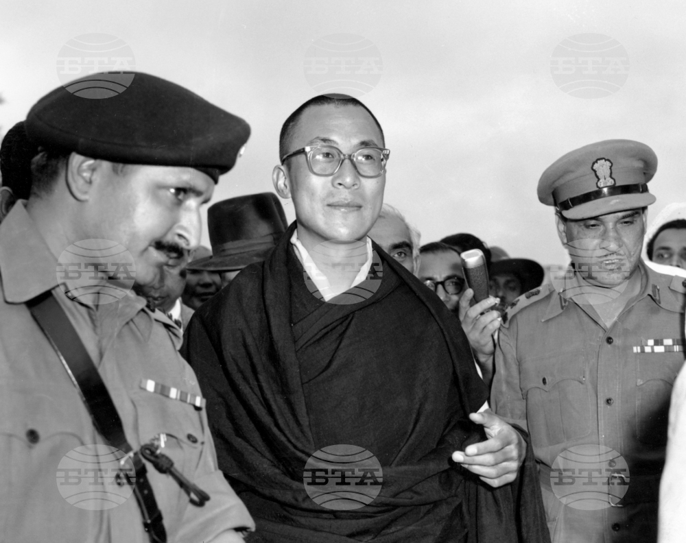 Китай разпуска местното правителство на Тибет на 28 март 1959 г.