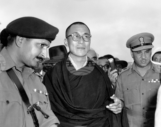 Китай разпуска местното правителство на Тибет на 28 март 1959 г.