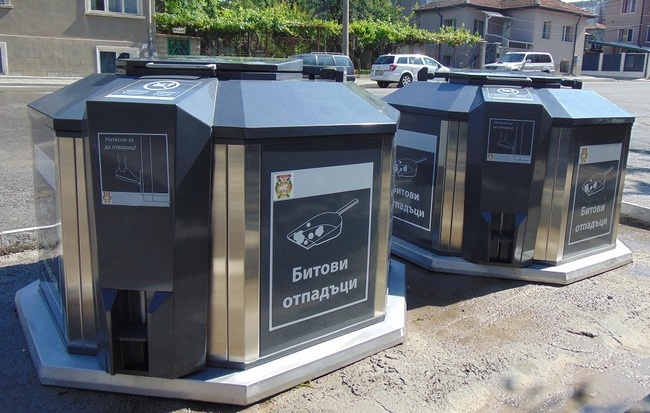 Община Шумен: Демонстрация на машина за почистване на подземни контейнери ще се проведе в петък