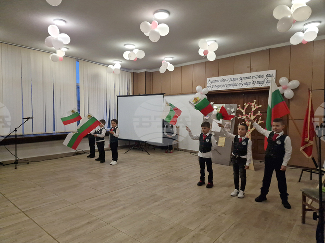 Училището в самоковското село Говедарци отбеляза 138 години от рождението на своя патрон Димчо Дебелянов