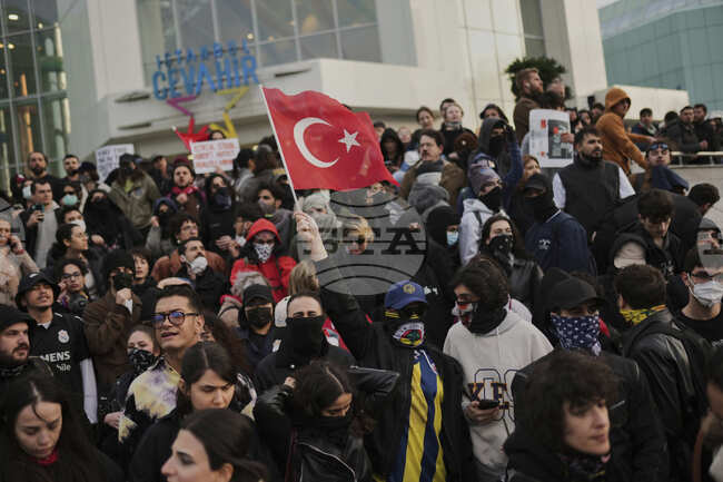 Шведски журналист е бил арестуван при пристигането си в Турция