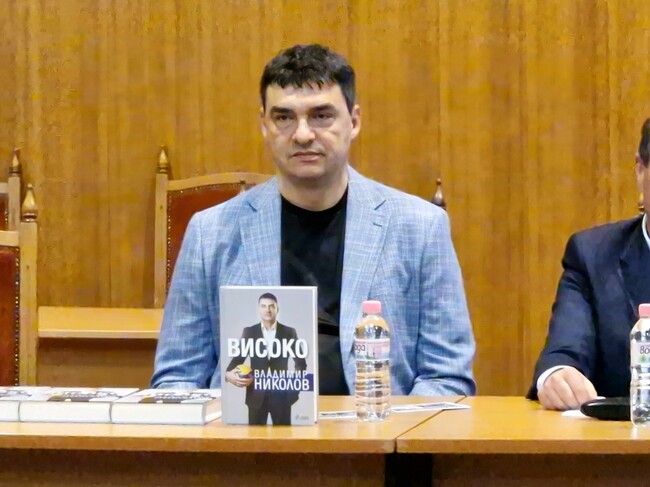 Волейболистът Владимир Николов проведе близо двучасова среща с почитатели на волейбола във Велико Търново