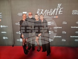 Предпремиера на „Те, вълните“. На снимката: Радина Кърджилова, Владимир Пенев, Койна Русева и Мария Каварджикова. Снимка: Ваня Сухарова/БТА