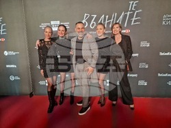 Предпремиера на „Те, вълните“. На снимката: Радина Кърджилова, Теодора Духовникова, Калоян Лалев - Кайо, Койна Русева и Мария Каварджикова. Снимка: Ваня Сухарова/БТА