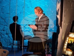 Спектакълът "Времето е в нас и ние сме във времето", посветен на последната нощ на Апостола, беше представен в арт клуб "Дипломат" в Световния ден на театъра. Снимка: Димитрина Ветова/БТА