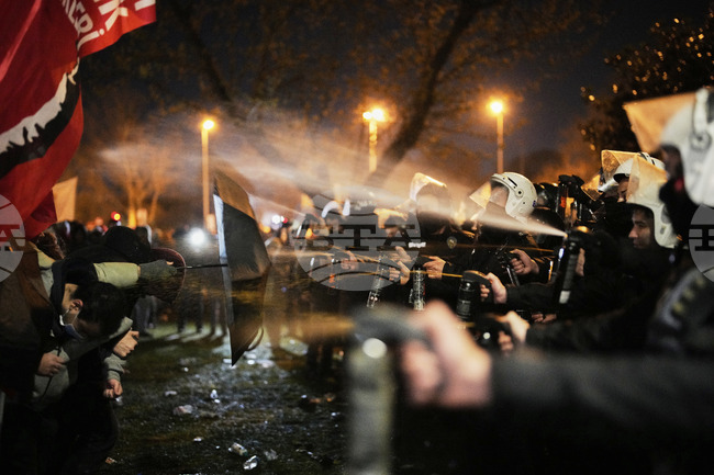 Напрежението в Турция продължава, медии съобщиха за нови арести на журналисти 