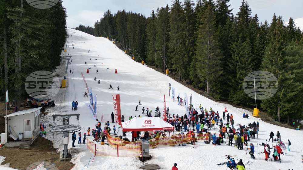 Над 230 деца до 12-годишна възраст мериха сили в гигантски слалом на писта "Юлен" в Банско