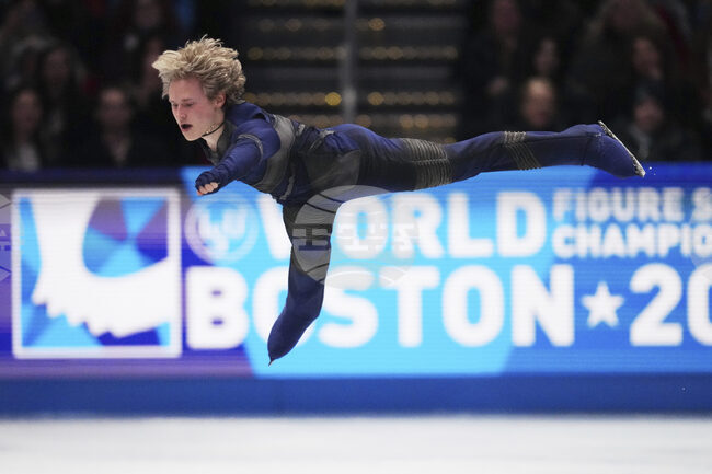 Защитаващият титлата си Иля Малинин оглави класирането на Световното първенство по фигурно пързаляне в Бостън след перфектна кратка програма
