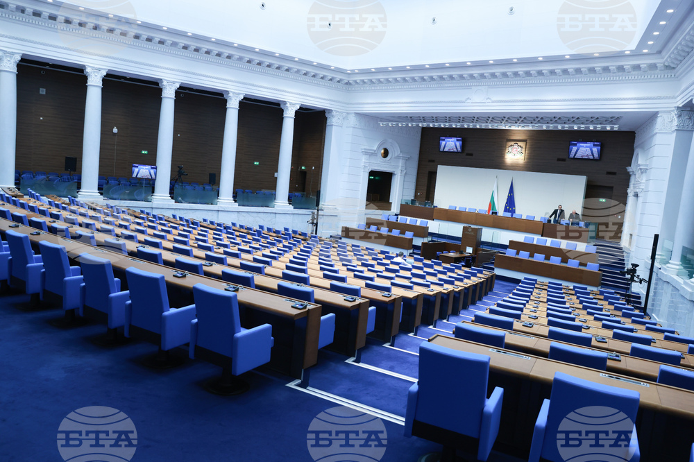 Поради ангажименти министрите на земеделието и финансите няма да бъдат изслушани в парламента