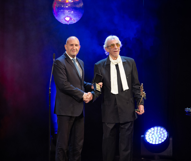 Actor Yavor Milushev Receives Presidential Badge of Honour at Ikar Awards