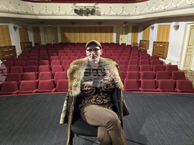 Моноспектакълът е най-голямата ръкавица, която може да хвърлиш в лицето на един актьор, каза Георги Грозев преди премиерата на "Последният танц на Нижински"