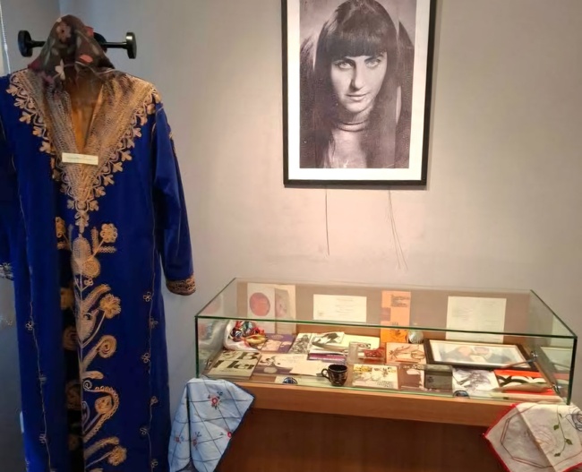 Изложба „Четири поетични стихии" показва лични вещи, ръкописи и книги на Блага Димитрова, Станка Пенчева, Ваня Петкова и Весна Парун