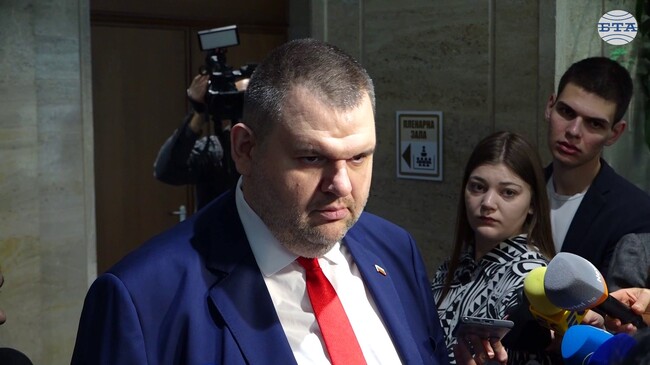 Правителството няма да се разпадне от последните събития в "Алианса за права и свободи", каза лидерът на "ДПС-Ново начало" Делян Пеевски