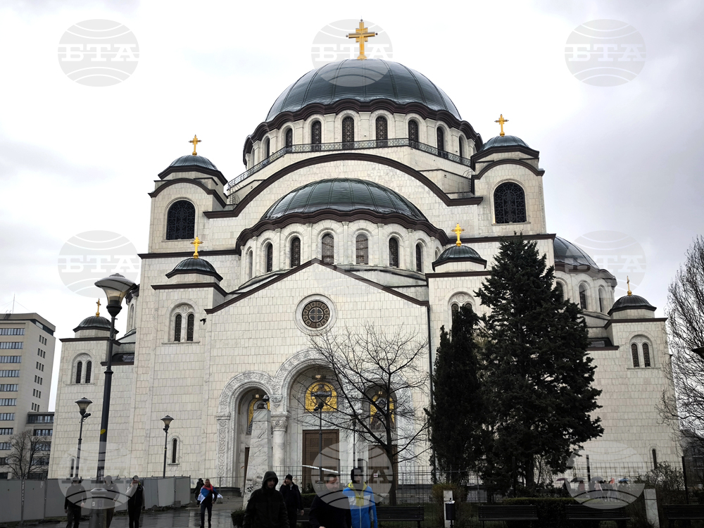 Сръбският патриарх Порфирий отслужи панихида за жертвите на трагедията в Нови Сад в храма „Свети Сава“ в Белград