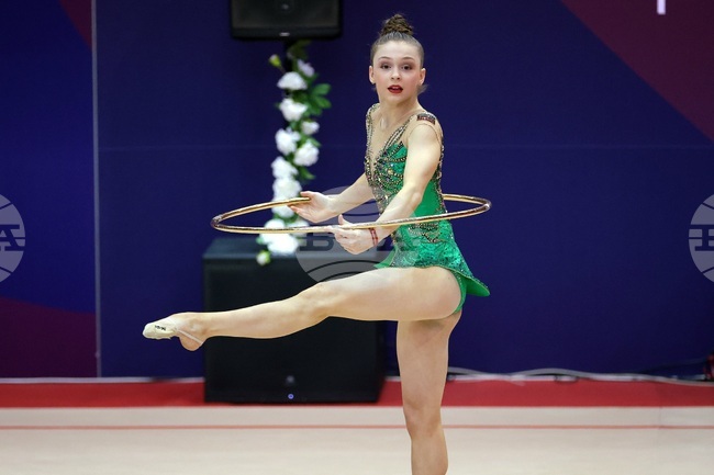 Първият тим на България поведе във временното класиране за отборната надпревара при девойките на турнира по художествена гимнастика "Купа София"