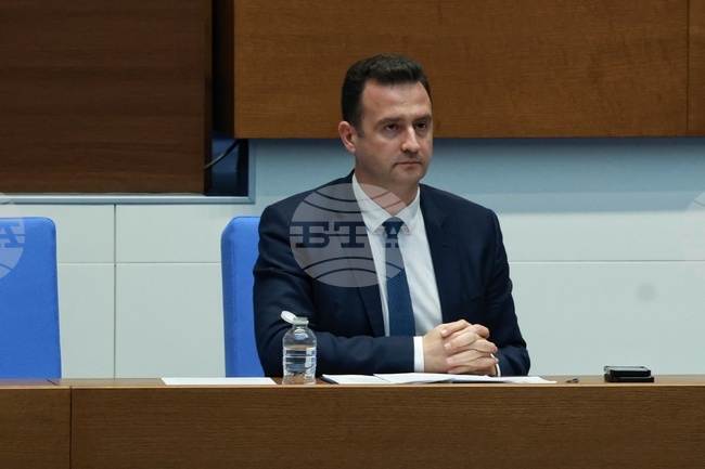 Капацитетът на газовото хранилище в Чирен нараства с 20 процента след инсталирането на нови компресори, каза министърът на енергетиката