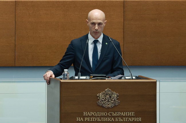 От "Възраждане" определиха като изключително лобистки приетите вчера промени в Закона за енергията от възобновяеми енергийни източници